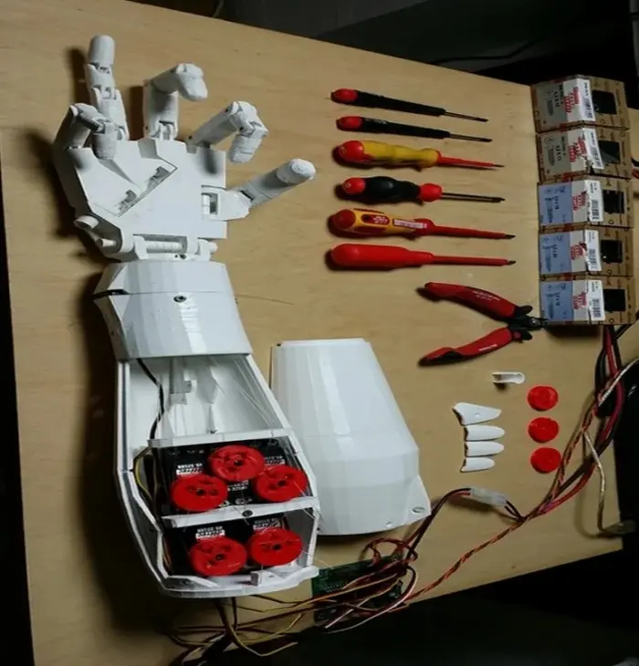 DIY Arduino Robot Arm with Smartphone Control 1 700x730